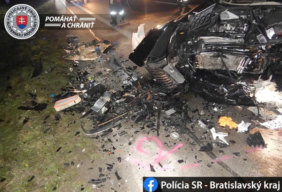 FRONTÁLIS KARAMBOL: Két Škoda ütközött, négyen súlyosan megsérültek – az egyik sofőr vélhetően díler