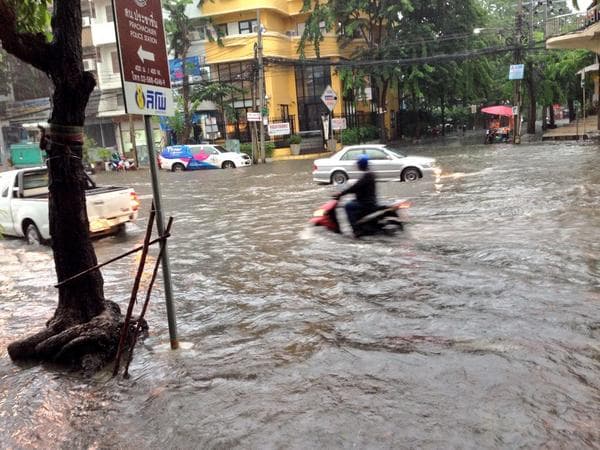 Eddig 21 személy halt meg a thaiföldi esőzésekben