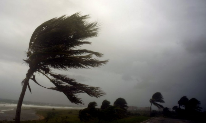 Trópusi viharrá gyengült hétfőre az Ida hurrikán