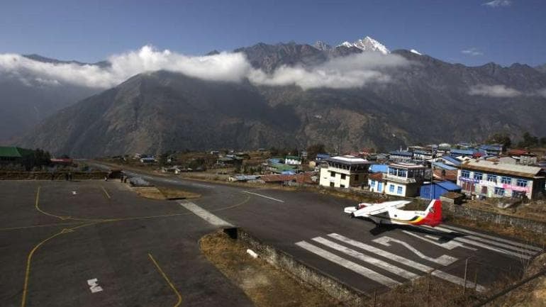 Lezuhant egy kisrepülő a Mount Everest közelében, két ember meghalt