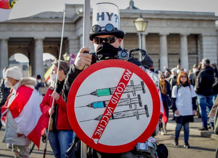Koronavírus - Bécsben mintegy 40 ezren tüntettek a kormányzati intézkedések ellen