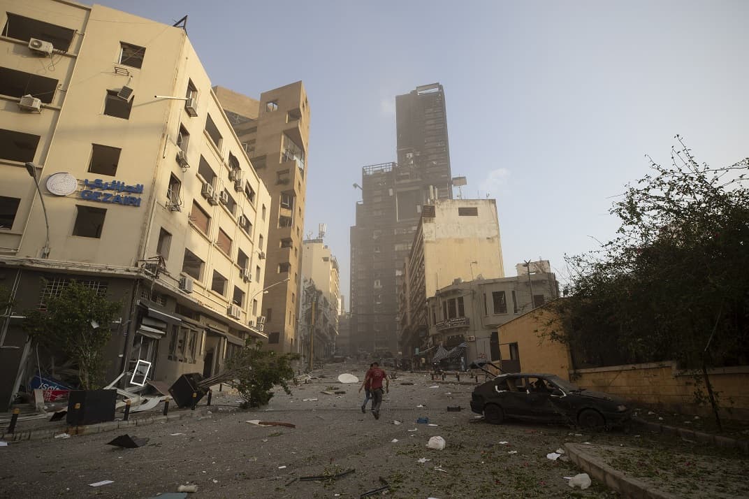 Bejrúti robbanás: Az EU tűzoltók küldésével és műholdas rendszerével segíti Libanont