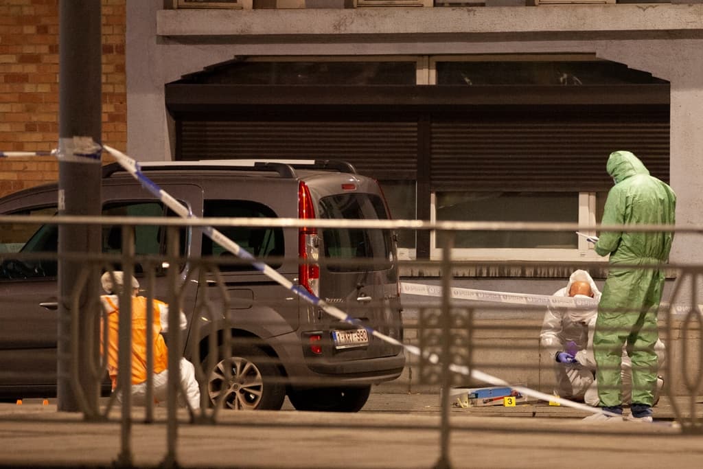 Tüzet nyitottak a rendőrök a fegyveresre Brüsszelben, aki a hétfő esti támadás elkövetője lehet