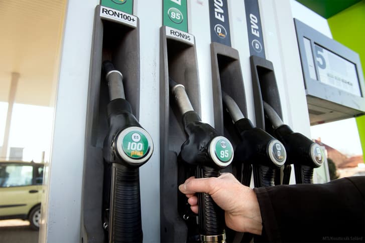 Megbillent a magyarországi ársapka, a cégek nagy része nem, csak magánjárművek tankolhatnak 480 forintos üzemanyagot
