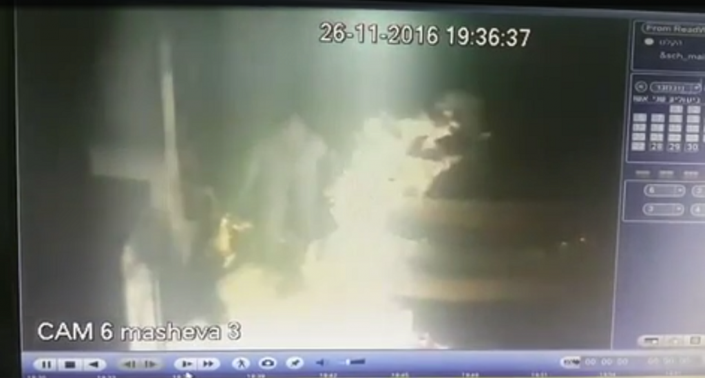 Pillanatok alatt lángba borult egy tankoló nő autója (videó)