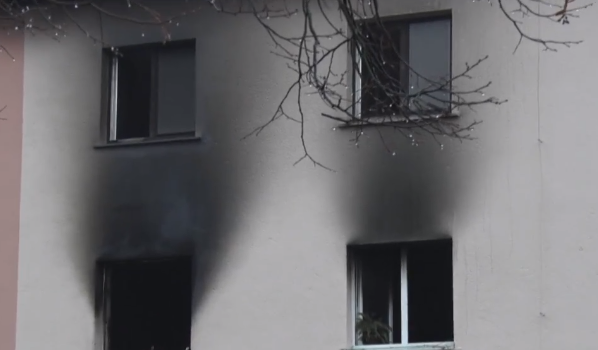TRAGÉDIA: Tűz ütött ki a második emeleti lakásban, meghalt egy nő