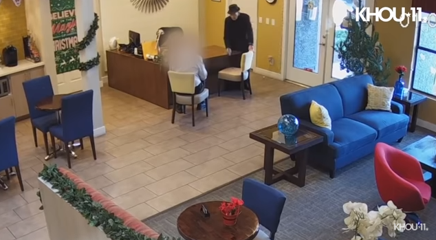VIDEÓ: Beázott a lakása, lábon lőtte a karbantartót a 93 éves nyugdíjas (18+)