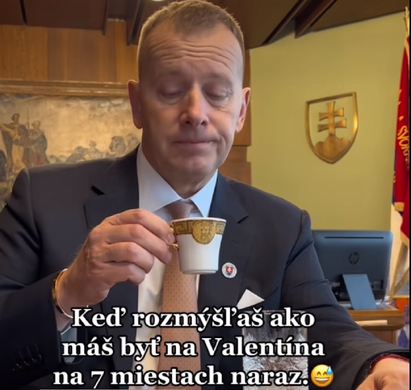Nem lehet a világon szoknyabolondabb parlamenti elnök Boris Kollárnál, aki zseniális karakterszínész is (VIDEÓ)