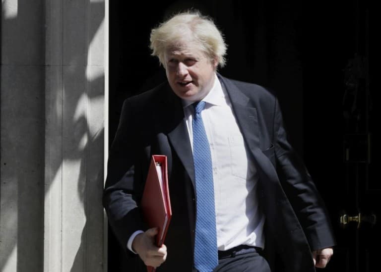 Boris Johnson stabil állapotban van, reagál a kezelésre, hétezer felett a halálos áldozatok száma Nagy-Britanniában