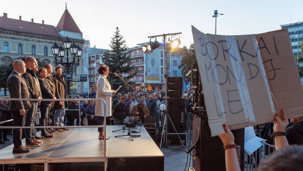 Borkai Zsolt ellen tüntettek Győrben