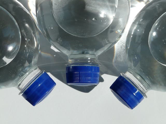 A PET-palackok visszaváltása nem váltja fel a szelektálást
