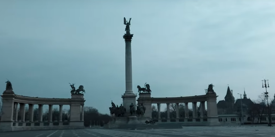 Így még nem láthatta Budapestet! Kong az ürességtől a víruspara elől bezárkózó főváros (VIDEÓ)
