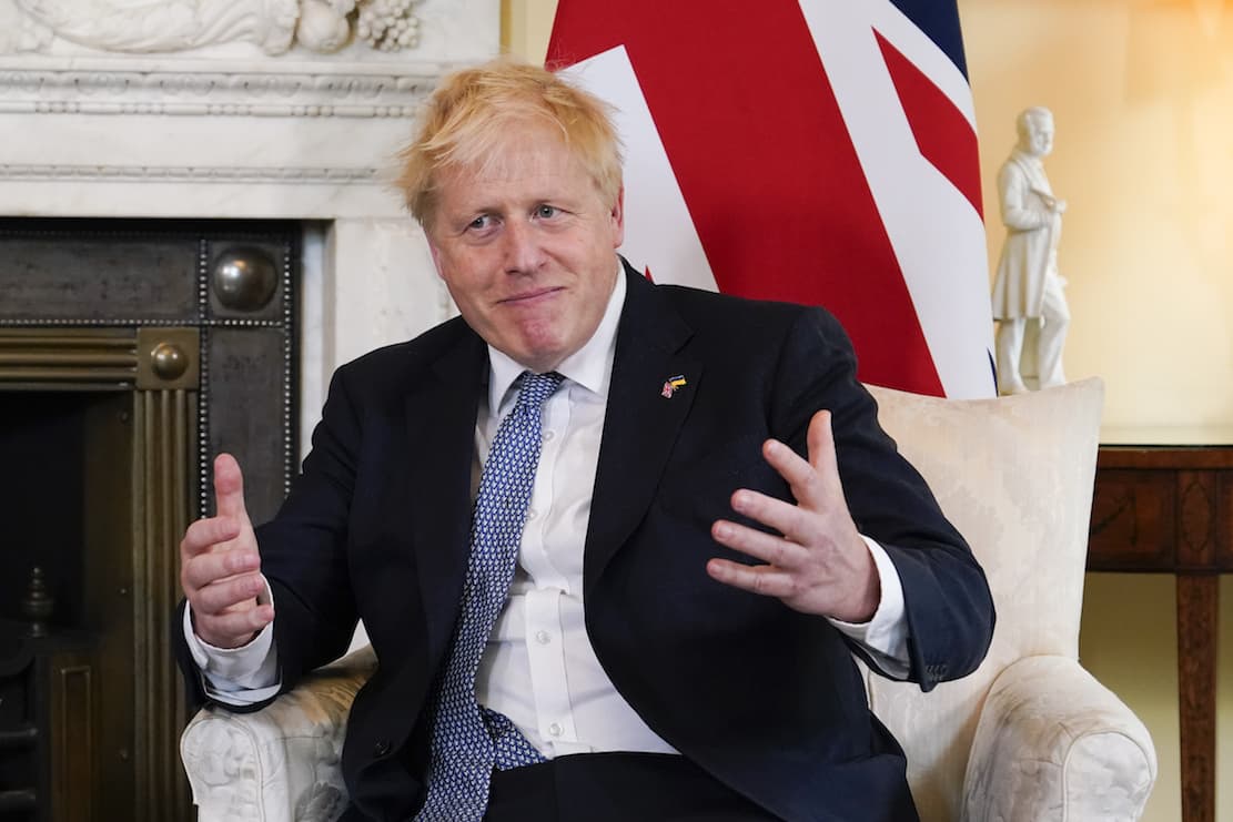 Megúszta az ivászatokkal kísért kerti partik miatt tartott bizalmi szavazást Boris Johnson brit miniszterelnök