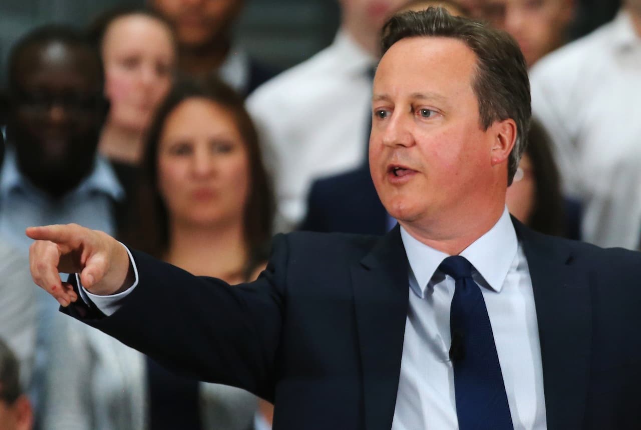 Cameron beismerte, hogy elbénázta az offshore-botrányt