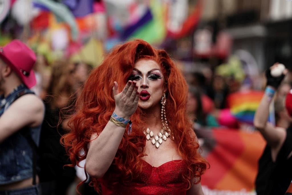 Százezrek vettek részt a London Pride-on