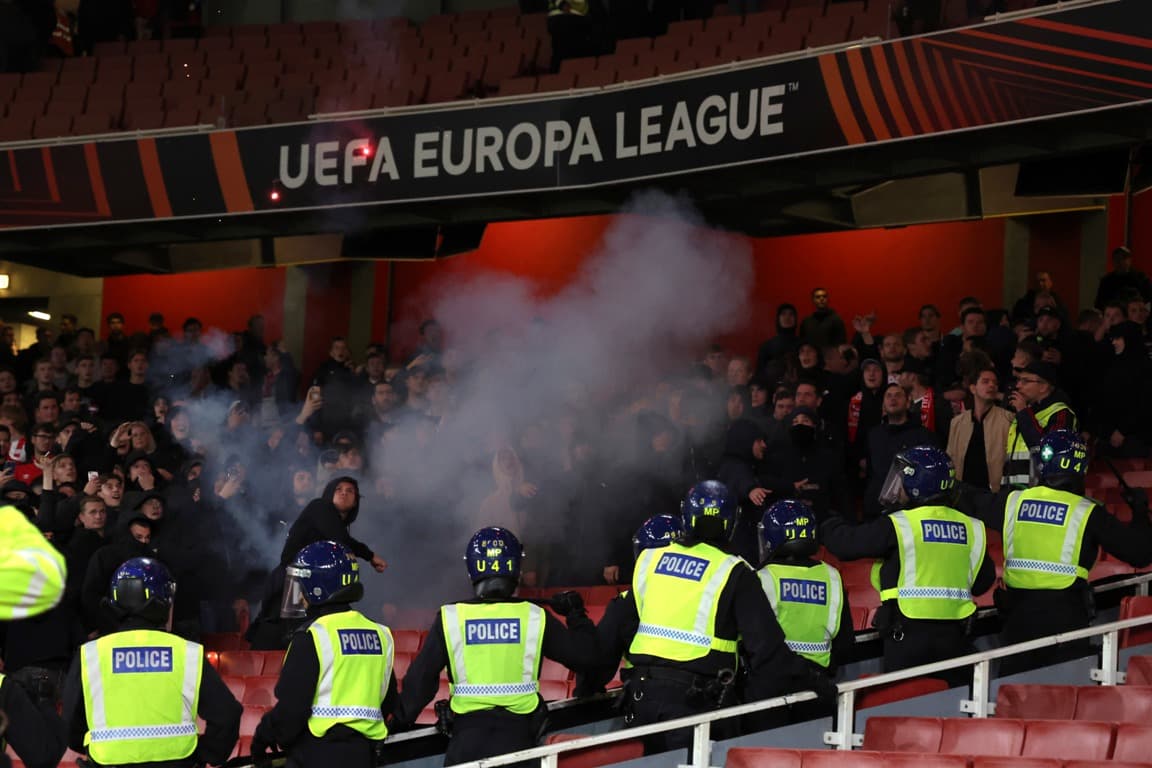 Az UEFA megbüntette a PSV Eindhovent a szurkolóik miatt