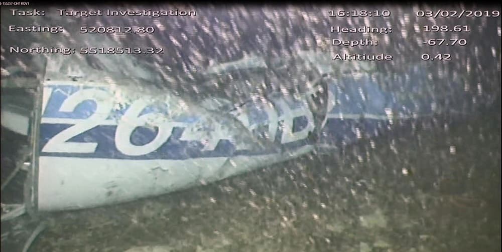 Eltűnt kisrepülő: egy ember látható az elsüllyedt gépben