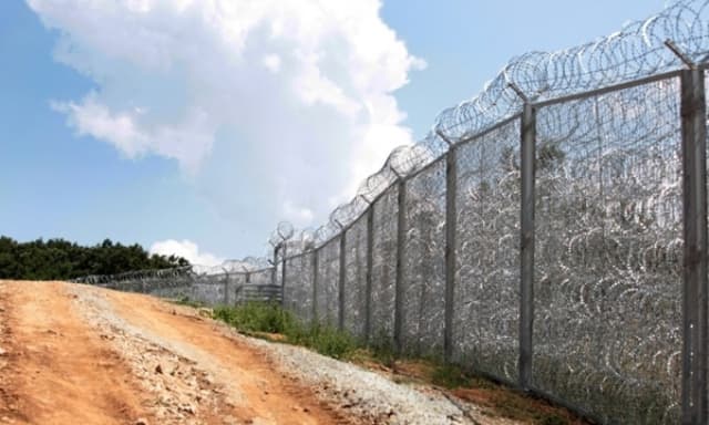 Elkezdték építeni a kerítést a szlovén-horvát határon
