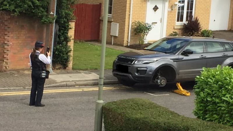 Tilosban álló parkolóőr büntetett meg egy lerobbant autót