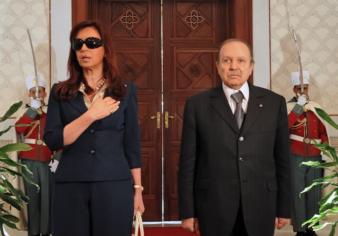 Lemondott az algériai elnök