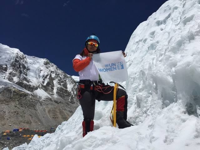 Az emberkereskedelem első "túlélője" megmászta a Mount Everestet