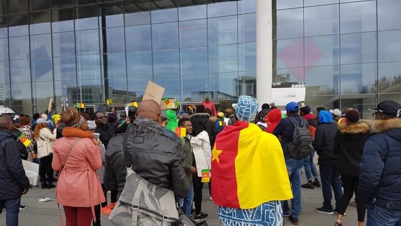 Elfoglalták Kamerun berlini nagykövetségét