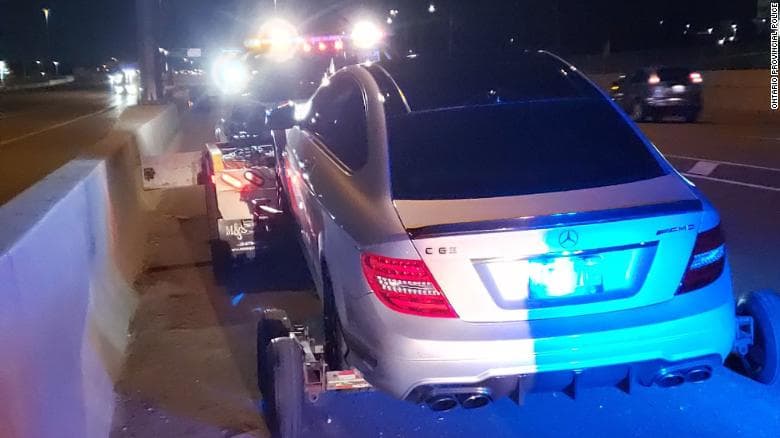 Lefülelték a rendőrök a 19 éves fiút, aki 308 km/h-val száguldott a kanadai autópályán 