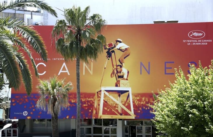 Október végén jelképes és szűkített formában megrendezik a Cannes-i Filmfesztivált