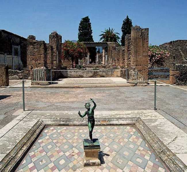 Restaurálják Pompeji második világháborúban megsérült épületének egyes részeit