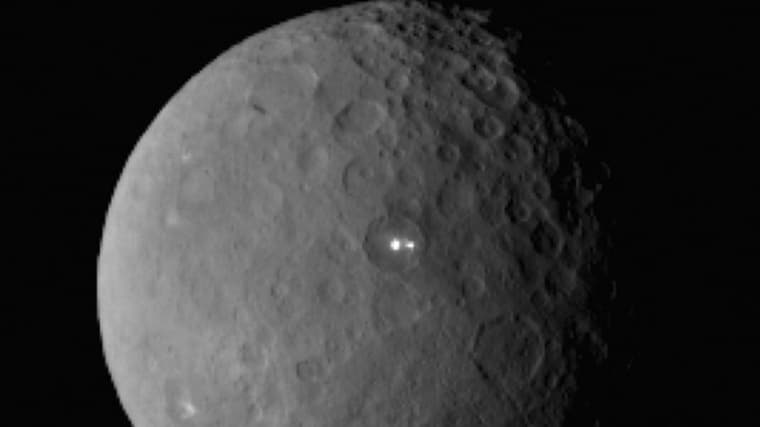 Fagyott vizet találtak a Ceres törpebolygón