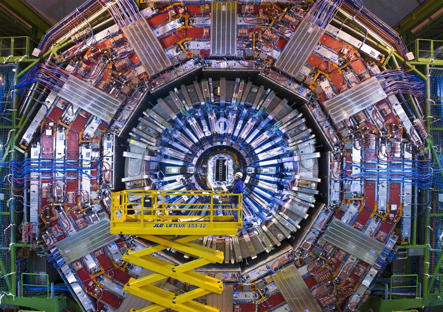 Minden eddiginél hatalmasabb részecskeütköztetőt tervez a CERN