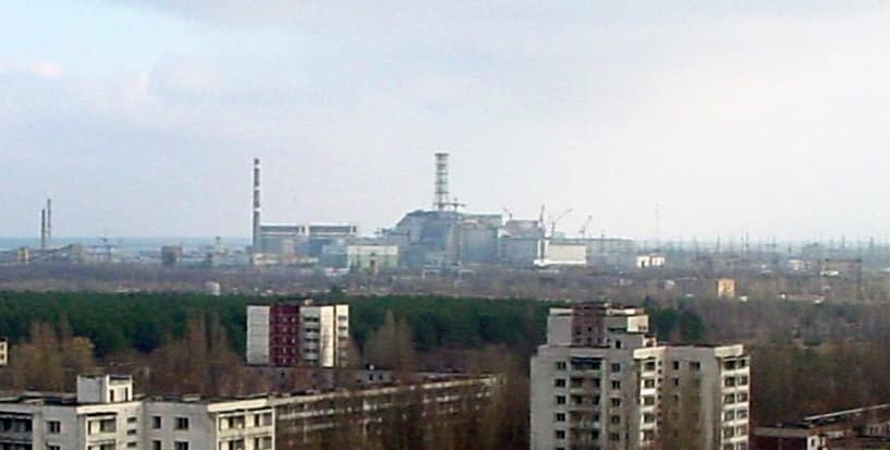 Több tüzet eloltottak a csernobili zárt zónában, de néhány továbbra is ég, amit orosz tüzérségi belövések vagy gyújtogatás okoztak