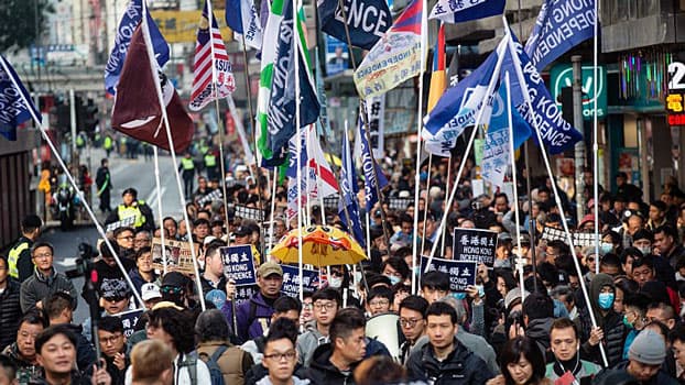 Ismét összecsaptak a rendőrök a tüntetőkkel Hongkongban