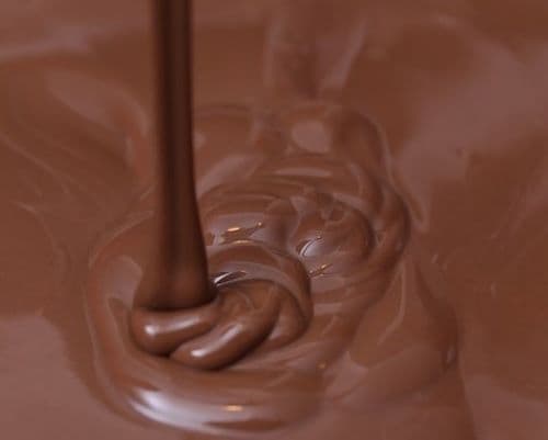 Egy csokoládéstartály mentette meg a nőt attól, hogy égési sérüléseket szenvedjen