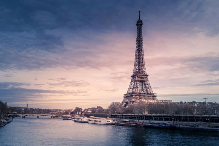 Felkerül az öt karika az Eiffel-toronyra