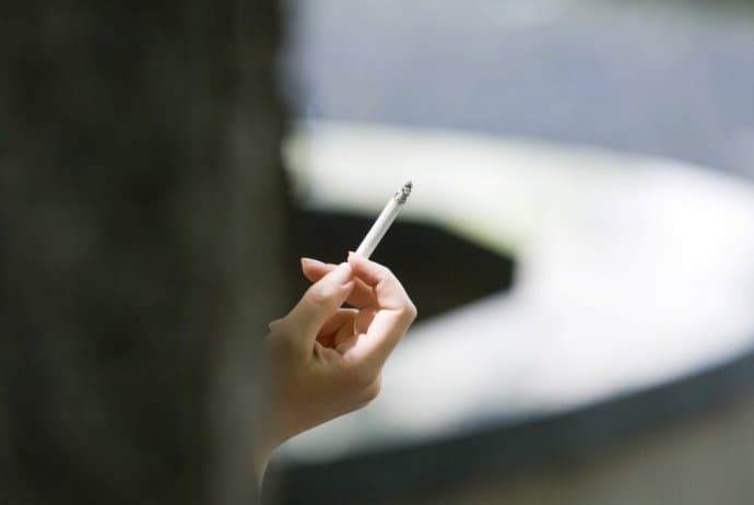 Gőzerővel vásárolják a dohányosok a drágulás előtti cigikészleteket, jövőre újabb áremelés várható