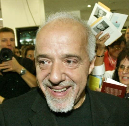Paulo Coelho nem ír regényt Radovan Karadzicról