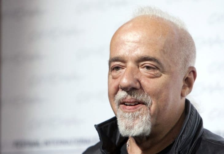 Paulo Coelho nem hisz a nyomtatott szó jövőjében