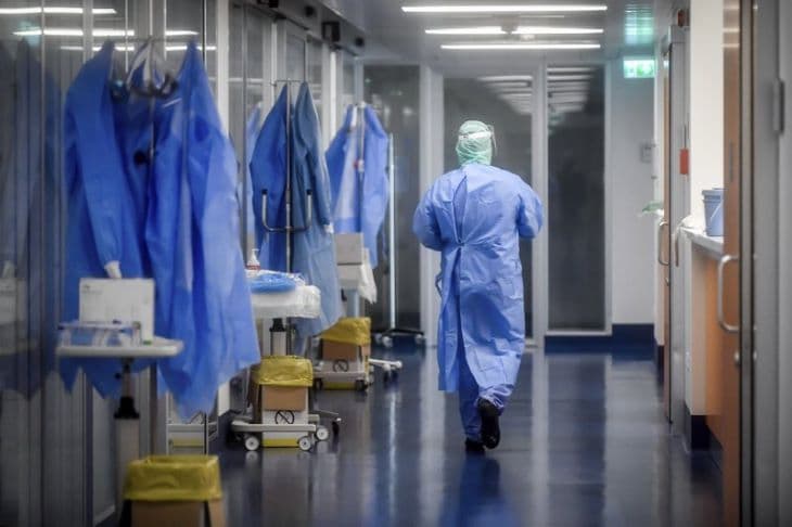 Meghalt egy 18 éves koronavírus-fertőzött Belgiumban