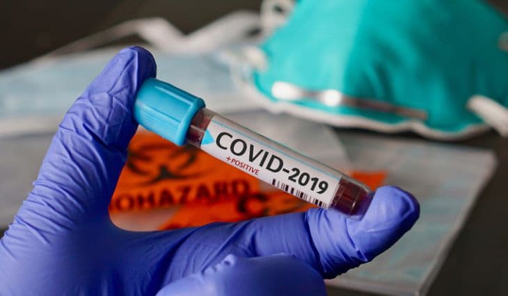 A koronavírus-fertőzöttek száma 62,7 millió, a halálos áldozatoké 1,45 millió a világon