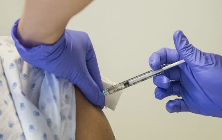 Új vakcinákat vetnek be Szlovákiában a koronavírus ellen