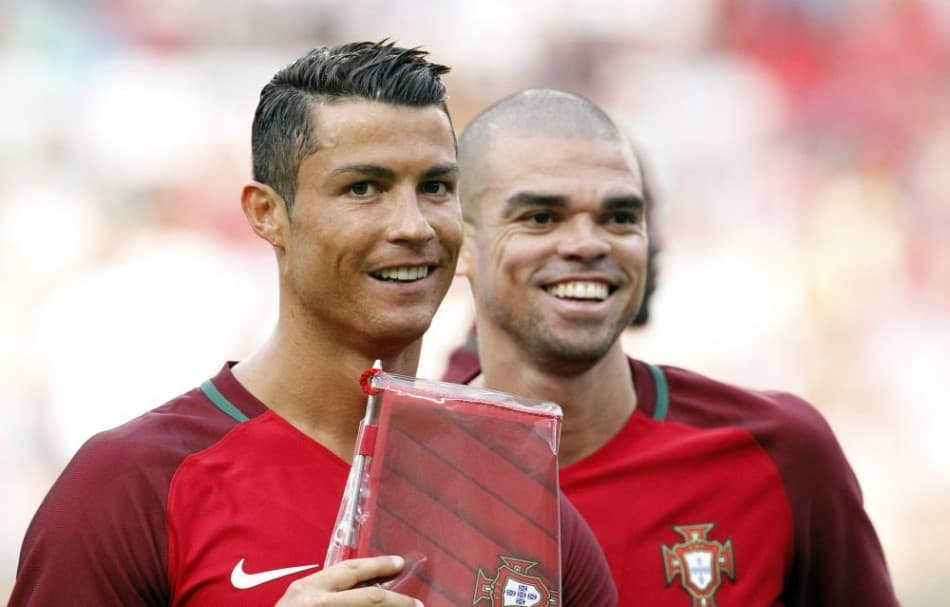 Ronaldo és Pepe is ott van a portugál keretben