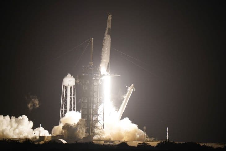 Négy asztronauta indult az űrállomásra a SpaceX első teljes értékű missziójában