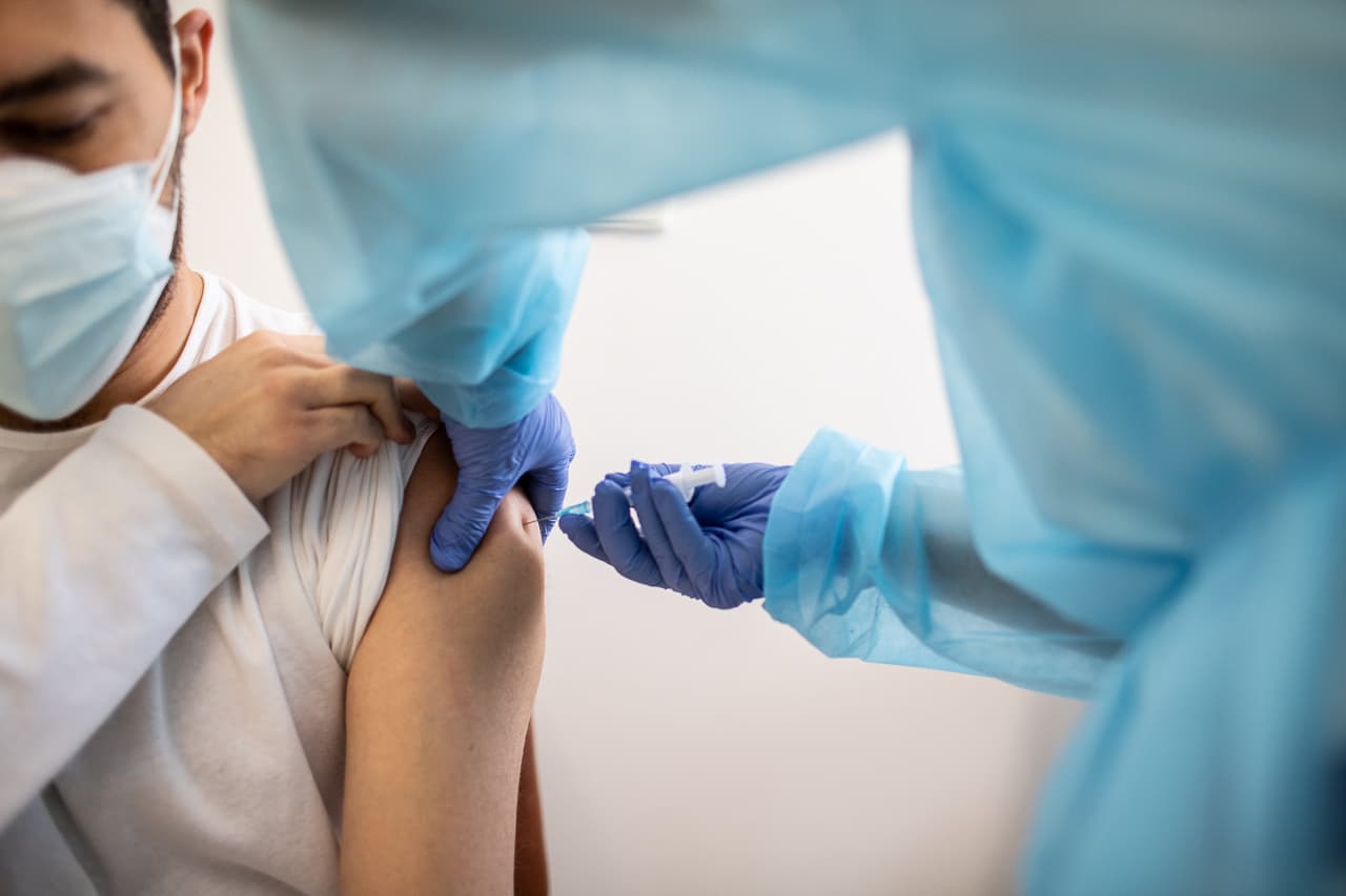 Szlovákiában továbbra is javasolják az AstraZeneca-vakcinával történő oltást