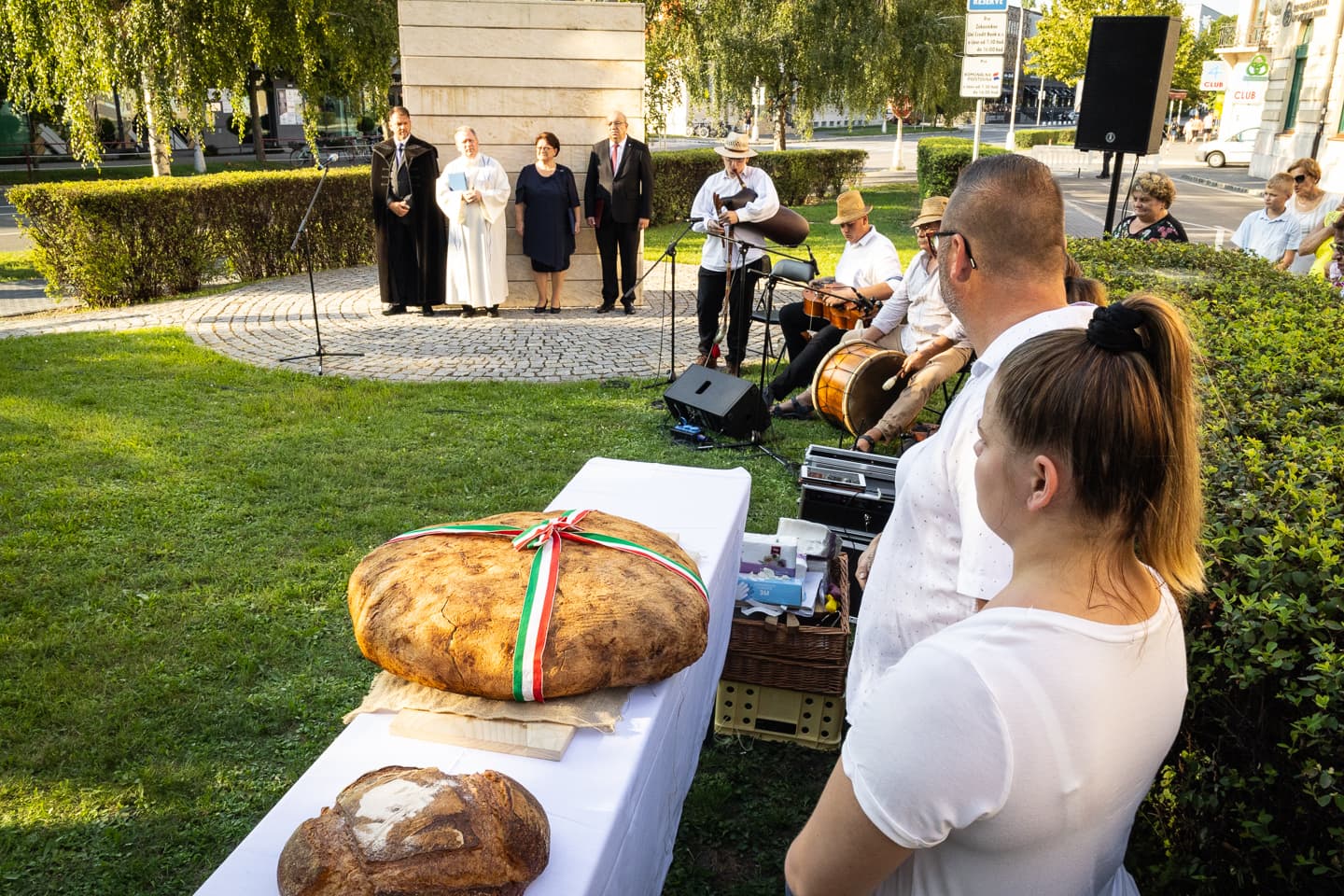 Ünnepi műsorral és kenyérszenteléssel emlékeztek Komáromban Szent István ünnepén (FOTÓK)