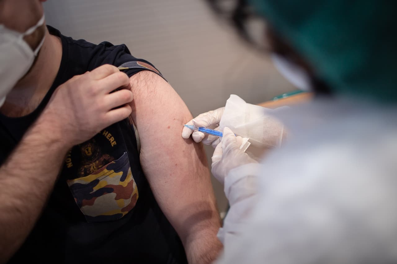 Hat hónapra növelnék két vakcinánál a dózisok közti időtartamot