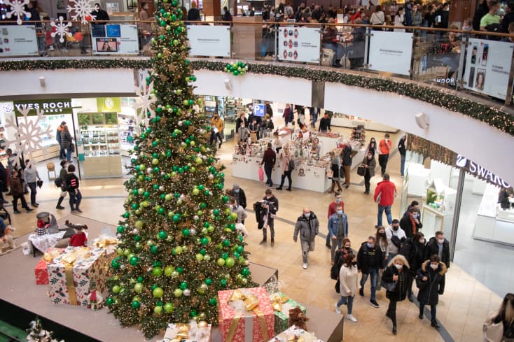 A drágulás a karácsonyfa alatt is majd meglátszik, az idén kevesebbet költöttünk el az ajándékokra