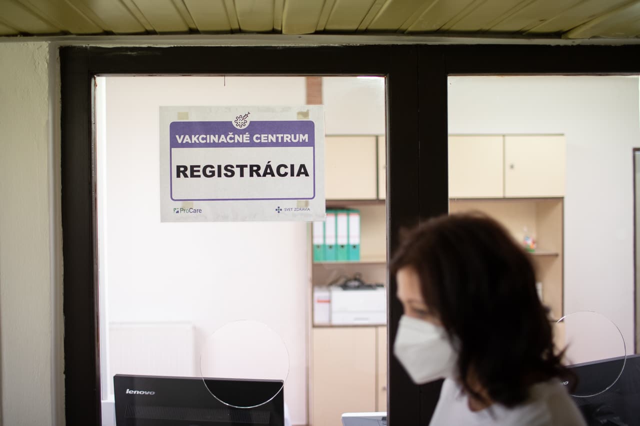 „Újfent felesleges emberéleteket követel majd kór” – szlovákiai szakértők szerint már az ajtón kopogtat a koronavírus-járvány harmadik hulláma
