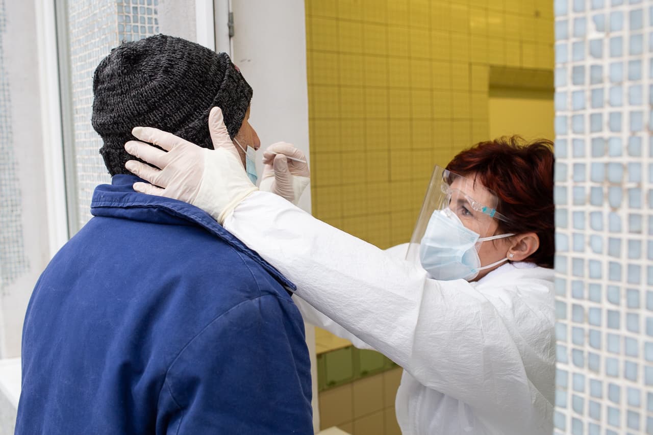 KORONAVÍRUS: Csökkent a kórházban kezelt páciensek száma, de újabb 82 fertőzött elhunyt