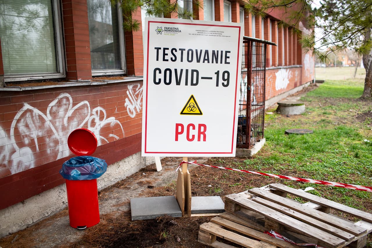 Pozsonyban majdnem 30 új fertőzöttet találtak, az egyik magyarlakta járásban kiugróan magas az esetszám